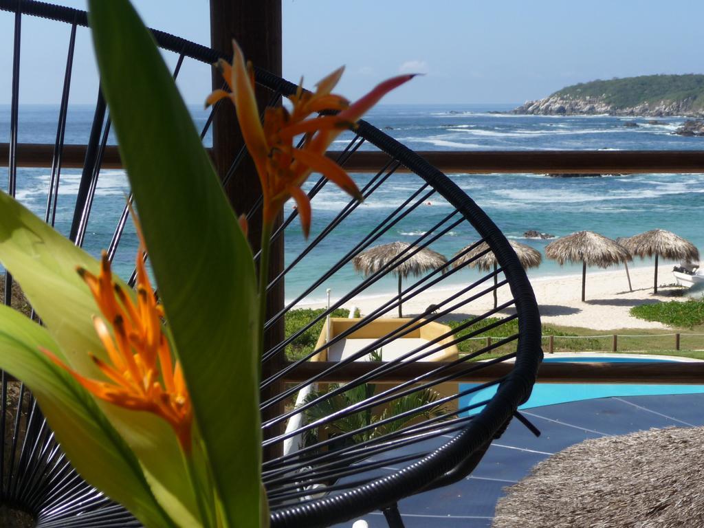Manta Raya Hotel - Right On The Beach Куатуналько Экстерьер фото