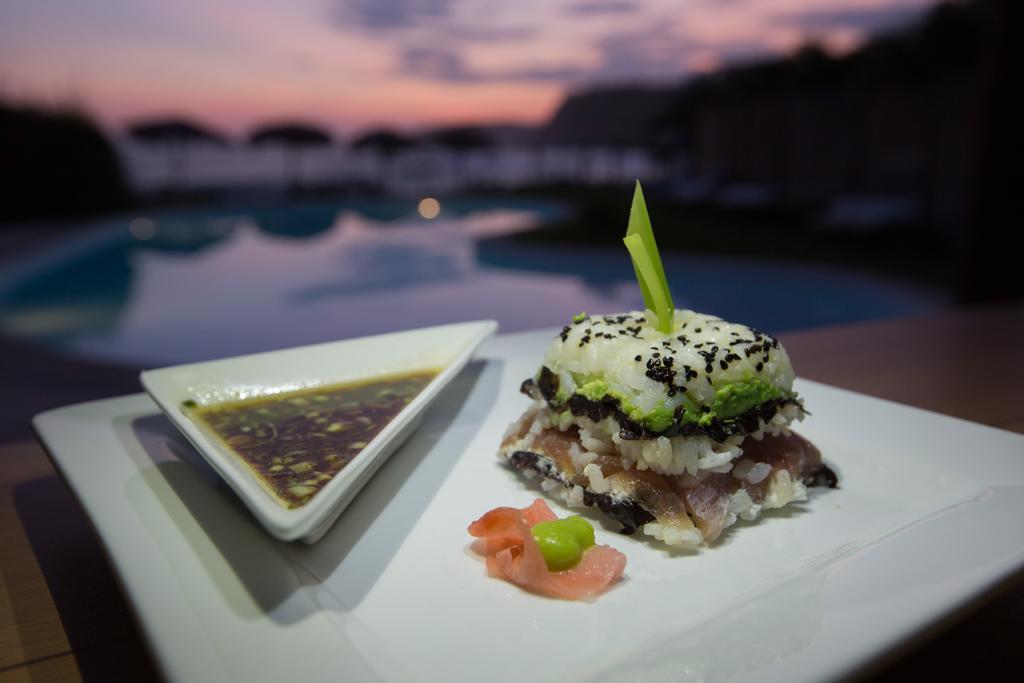 Manta Raya Hotel - Right On The Beach Куатуналько Экстерьер фото