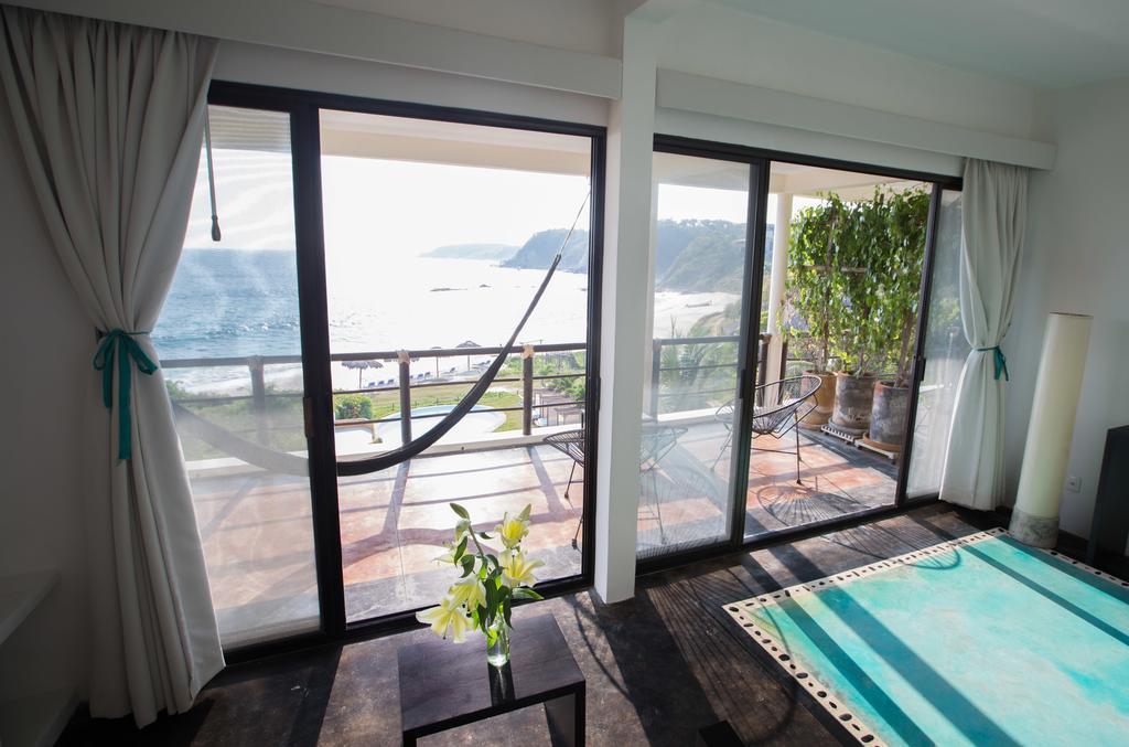 Manta Raya Hotel - Right On The Beach Куатуналько Экстерьер фото